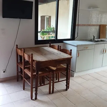 Les De Apartment