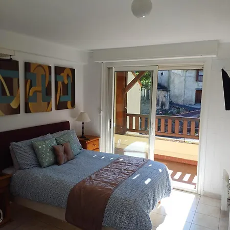Les De Apartment *